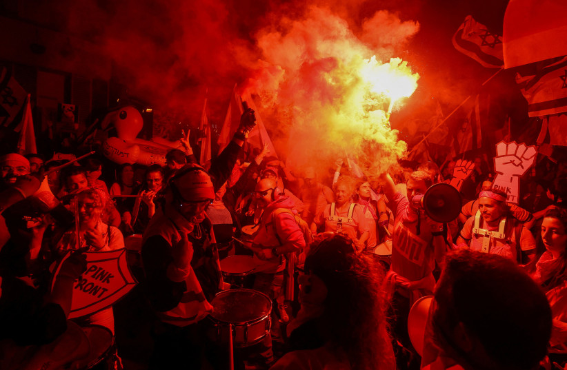  People take part in a demonstration against Israeli Prime Minister Benjamin Netanyahu and his nationalist coalition government's plan for judicial overhaul, in Tel Aviv, Israel April 1, 2023.  (credit: REUTERS)