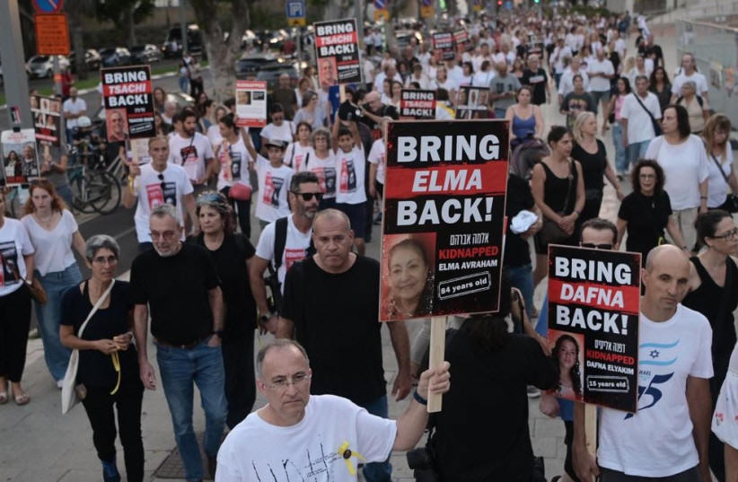Thousands gather as families of hostages vow to not return home until their loved ones are freed. (photo credit: AVSHALOM SASSONI/ MAARIV)